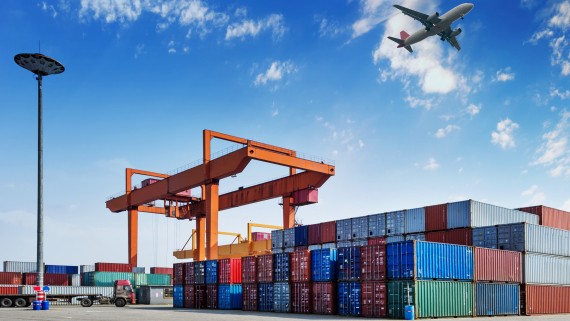 Containers met goederen die je kunt tegenkomen tijdens je logistiek management opleiding