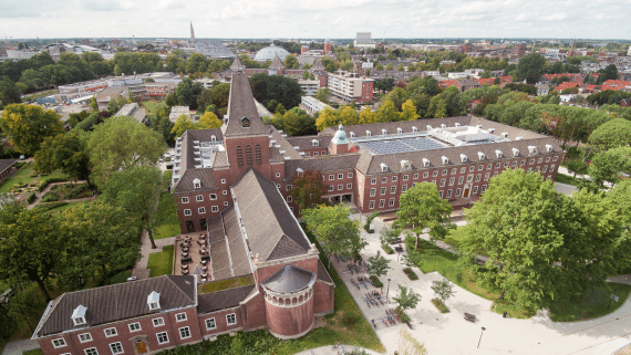 Een luchtfoto van de BUas campus