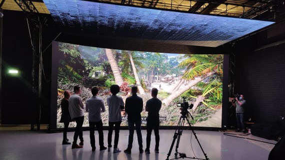 Mensen staan voor de BUas XR stage