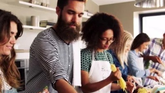 Vijf studenten koken samen