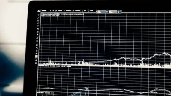 Een beeldscherm met een grafiek 