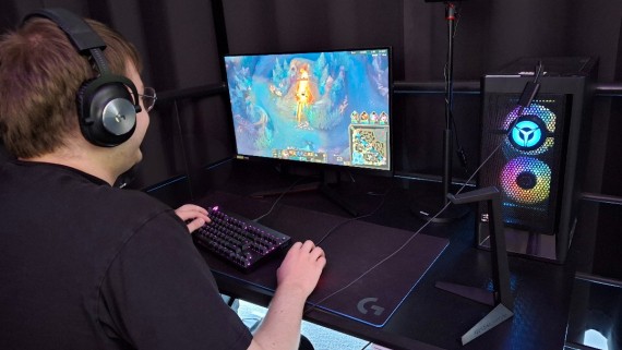 Student speelt een videogame