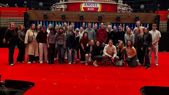 Groepsfoto van deelnemers fieldtrip naar Vrienden van Amstel