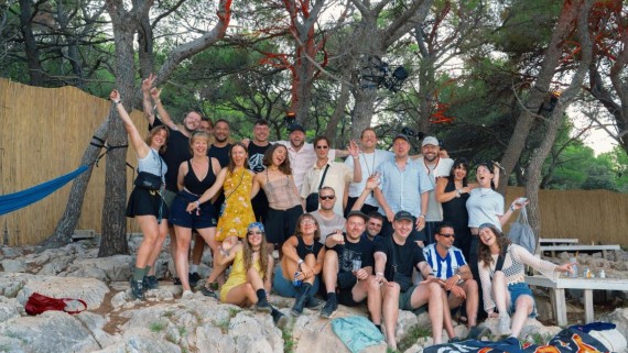 Groepsfoto van medewerkers van Mysteryland