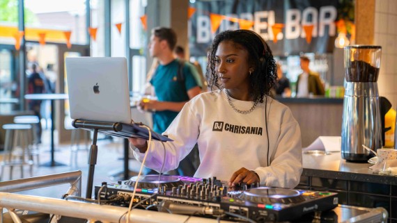 student djing