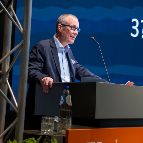 Frans Melissen geeft een toespraak