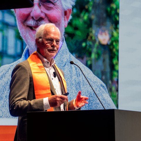 Paul Peeters geeft een toespraak