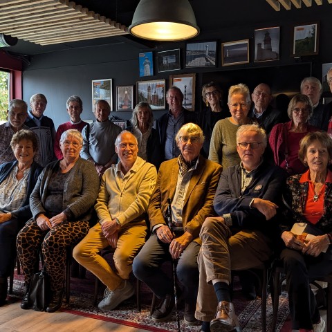 Groepsfoto van een groep gepensioneerden