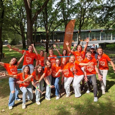 Groepsfoto studenten intersib tijdens intro