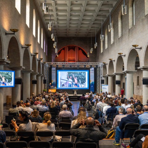 Bezoekers van het World Leisure Congres in de BUas kapel