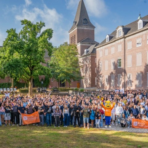 Groepsfoto internationale studenten tijdens internationale kick-off