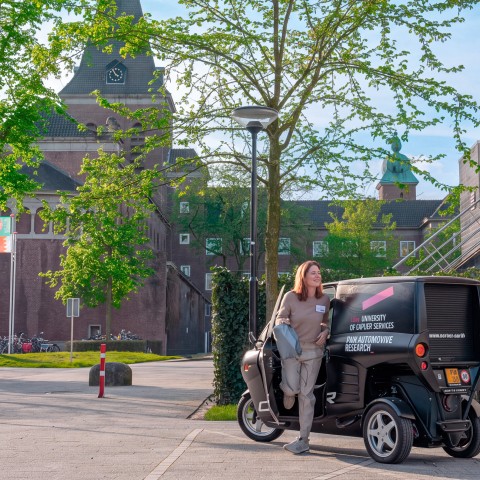 Een licht elektrisch voertuig op de BUas campus