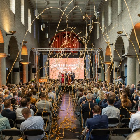 Slingers in de volle kapel vanwege de opening academisch jaar