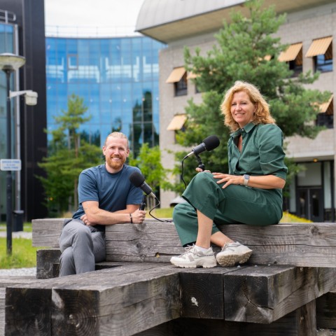 Mike en Dorothe maken een podcast