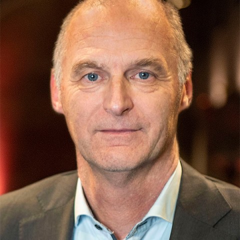 Portretfoto van Nico van Os