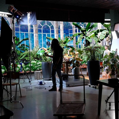 Een video wordt opgenomen op een filmset