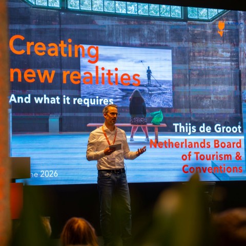 Thijs de Groot van het NBTC houdt een presentatie