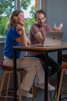 student and lecturer with a laptop