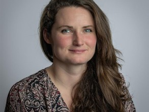 Portretfoto van Elise van den Heuvel