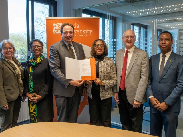 Groepsfoto van Jorrit Snijder en mensen van de UWI