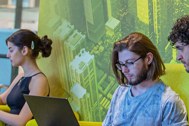 Studenten aan het werk in de BUas campus