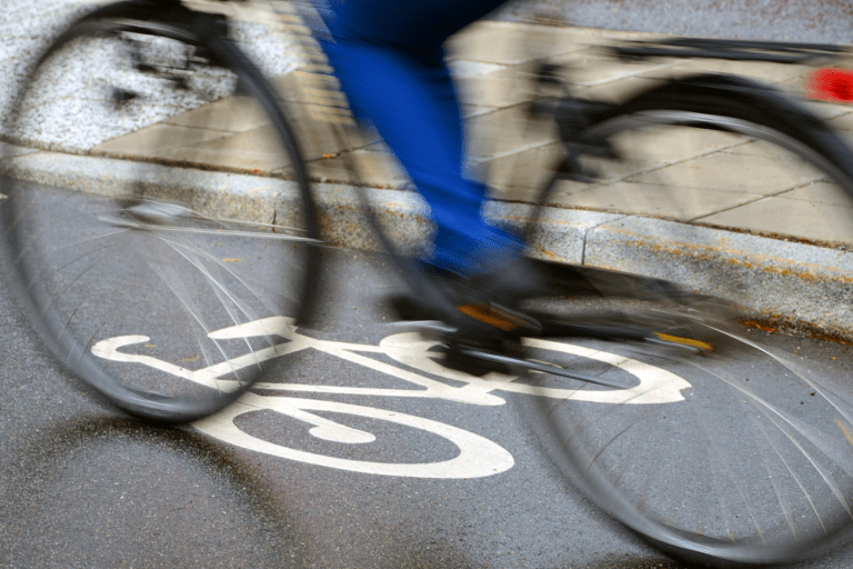 Een fiets op een fietspad