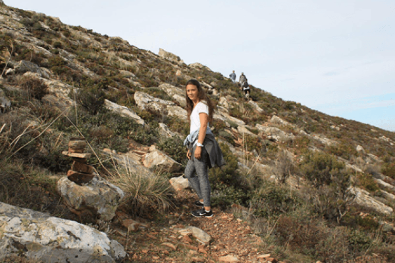 Portretfoto van Valerie Spaus op een berg