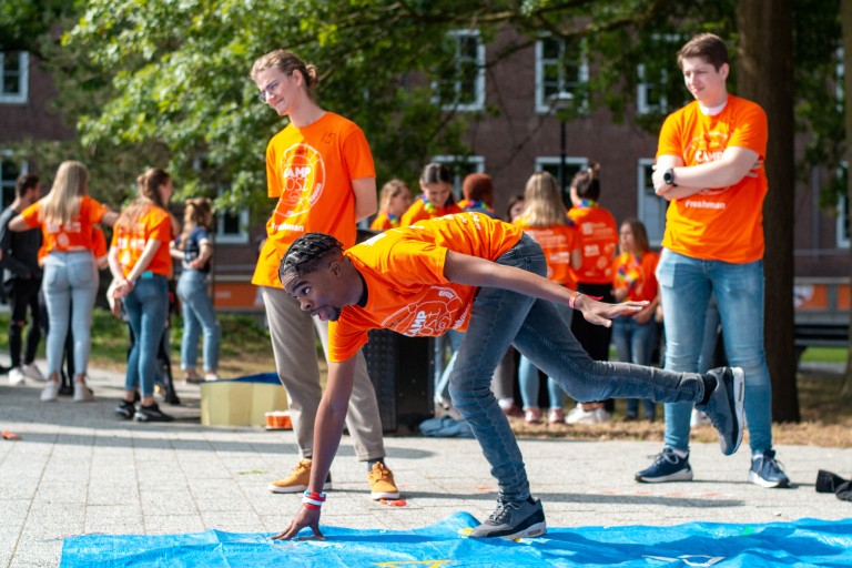 Studenten sporten op de BUas campus