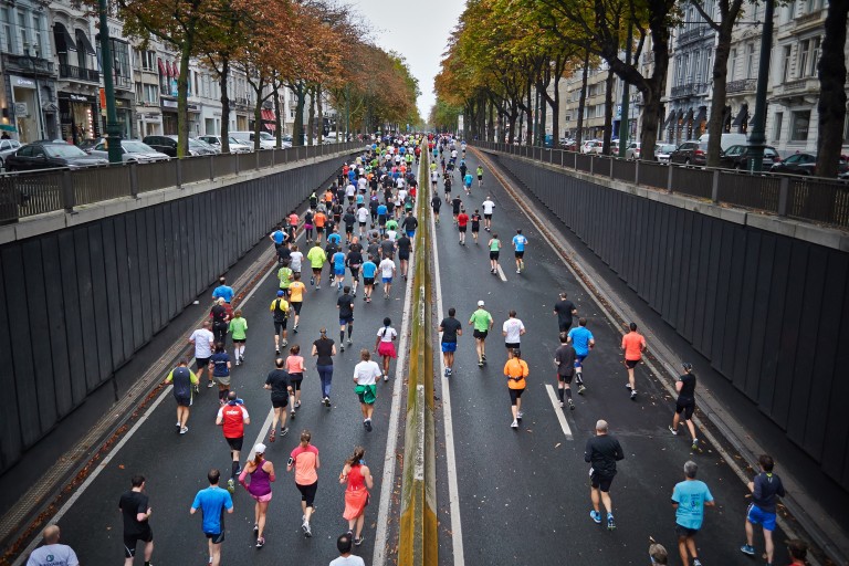 Hardlopers rennen in een hardloopwedstrijd