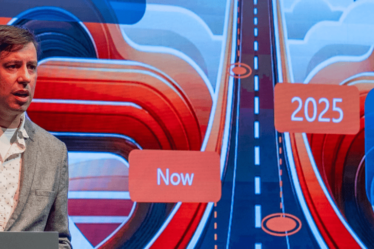 Een man geeft een presentatie over AI