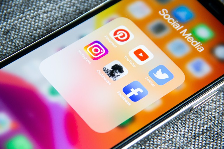 Social media apps op een telefoon