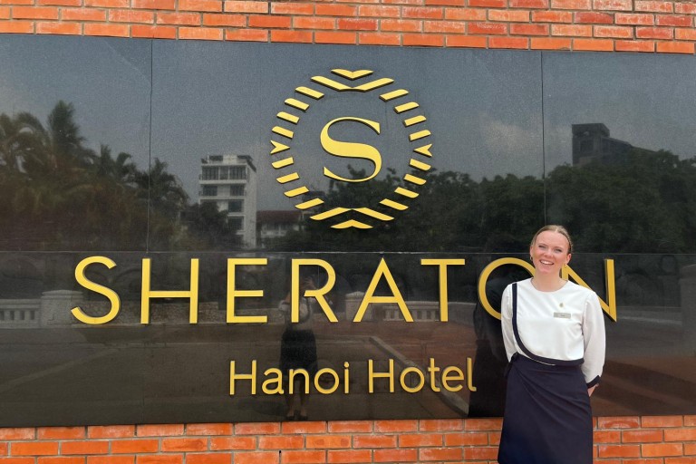 Student voor het Sheraton hotel