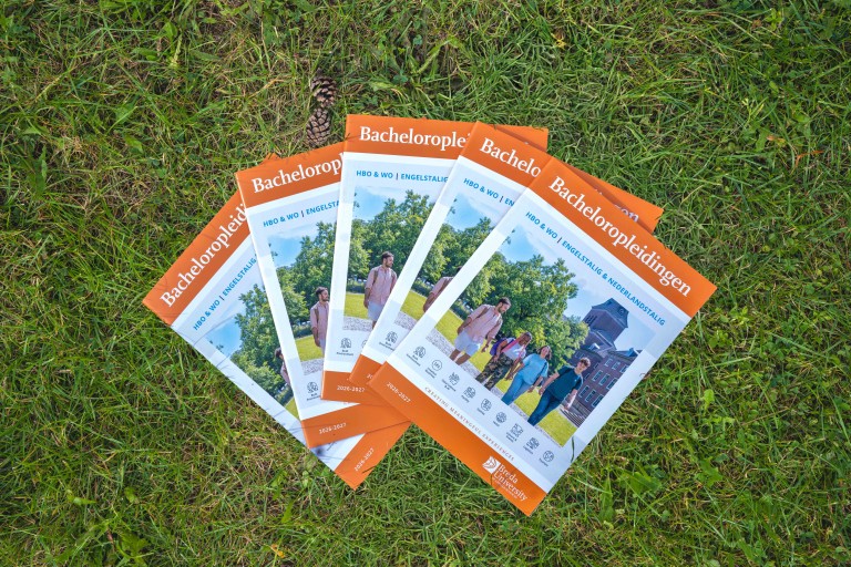Foto van de opleidingsbrochures
