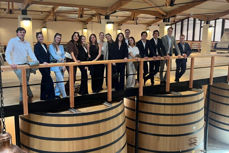 Studenten van Hotel Management op werkbezoek