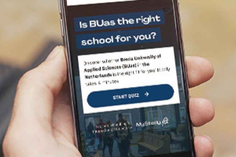 Telefoonscherm met quiz over of BUas bij je past