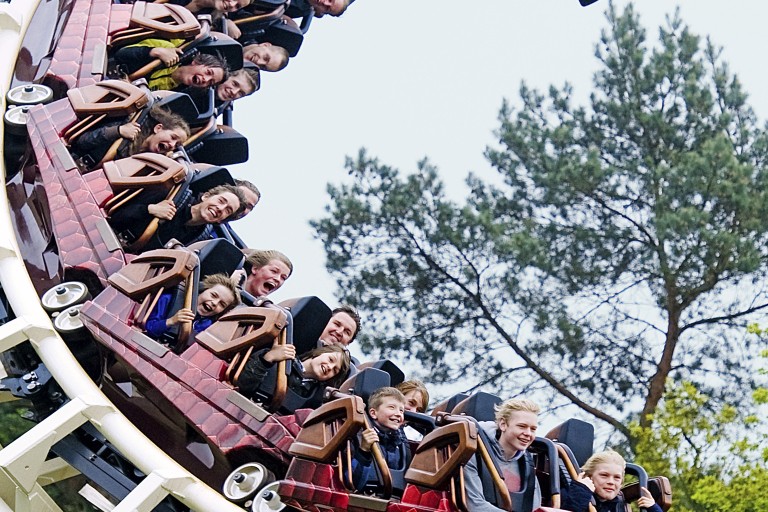 Attractie in een pretpark, een voorbeeld van hoe mensen vrije tijd beleven