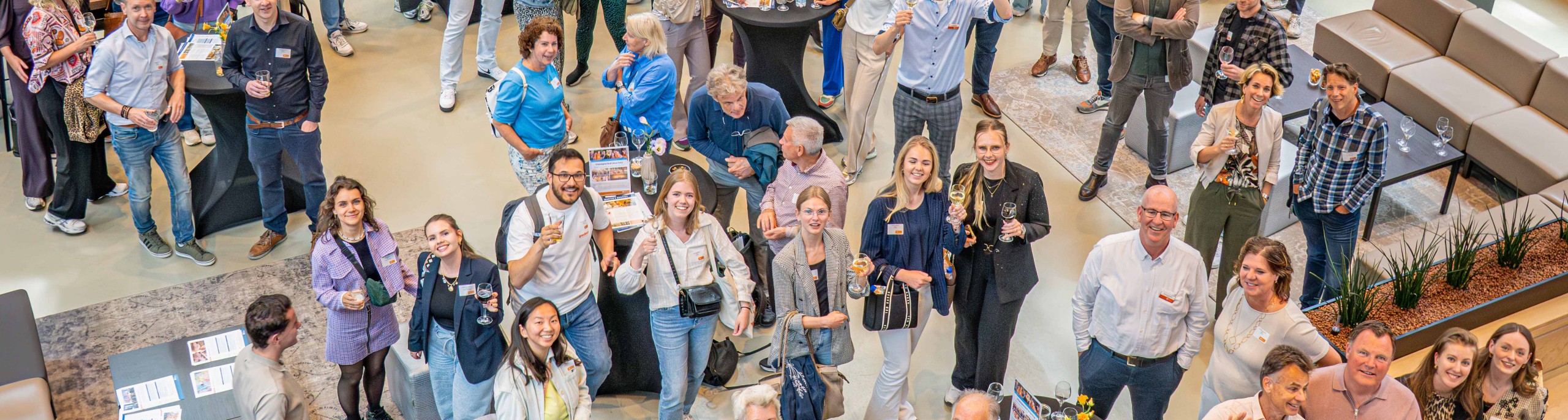 Groepsfoto van alumni van BUas