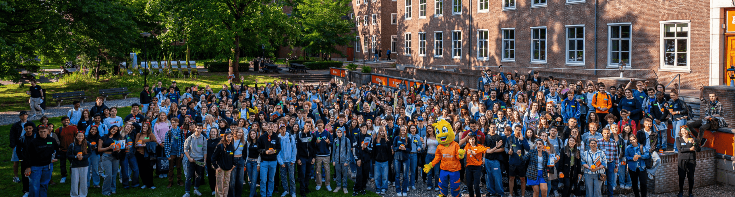 Groepsfoto van studenten op de BUas campus