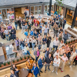 Groepsfoto van alumni van BUas