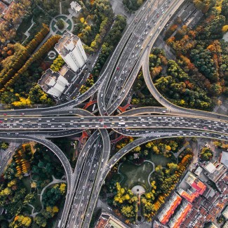 Voorbeeld van Built Environment: verkeersknooppunt met snelwegen