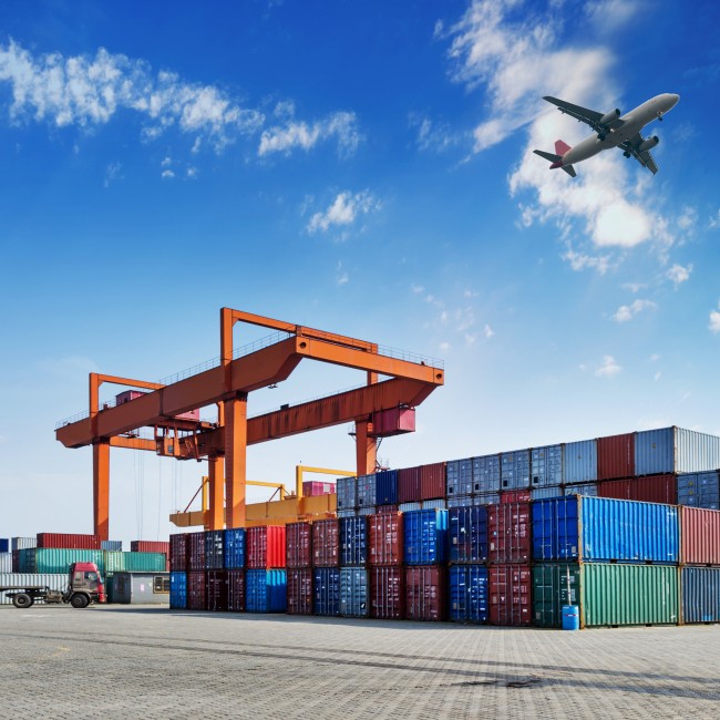 Containers met goederen die je kunt tegenkomen tijdens je logistiek management opleiding