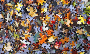 Countless coloured puzzle pieces. During the master Imagineering in Breda you become an expert in processes of collaboration and creativity.