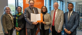 Groepsfoto van Jorrit Snijder en mensen van de UWI