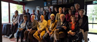 Groepsfoto van een groep gepensioneerden