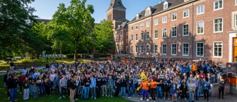 Groepsfoto van studenten op de BUas campus