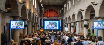 Bezoekers van het World Leisure Congres in de BUas kapel