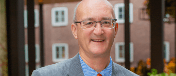 Portretfoto van Perry Hobson