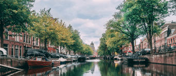 Een gracht in Amsterdam