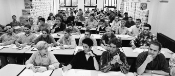 Klas met studenten in de jaren 80